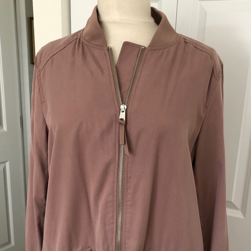 Stylish zip up 3/4 jacket